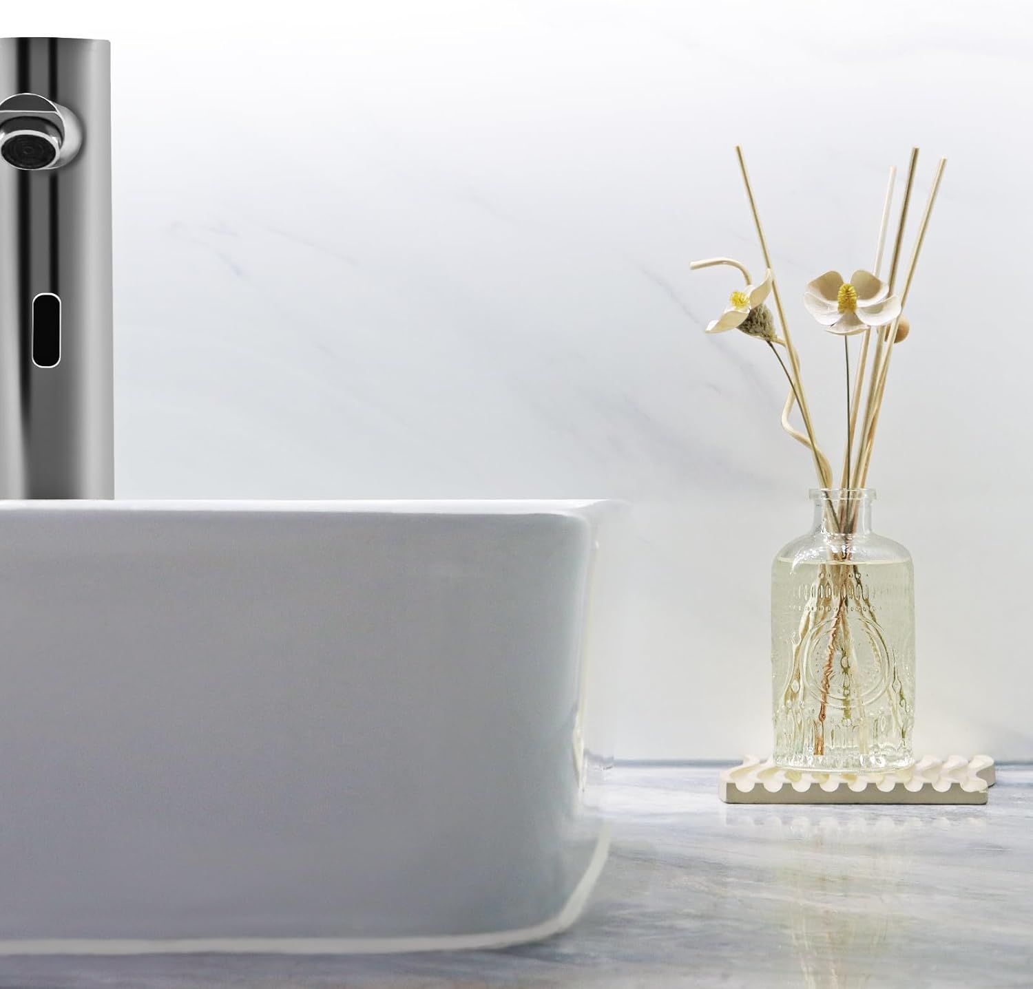 English Pear Freesia Reed Diffuser Set with 4 Rattan Sticks