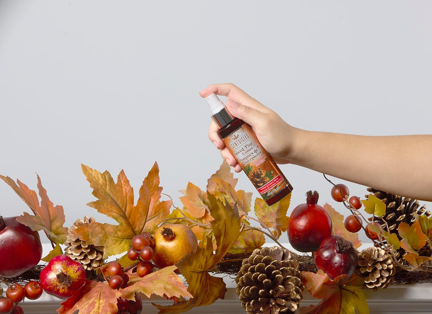 Scentsicles Spiced Pine Cones Scented Christmas Tree Ornaments - 1 Bottle 6 Sticks 1 Spray 4 Oz